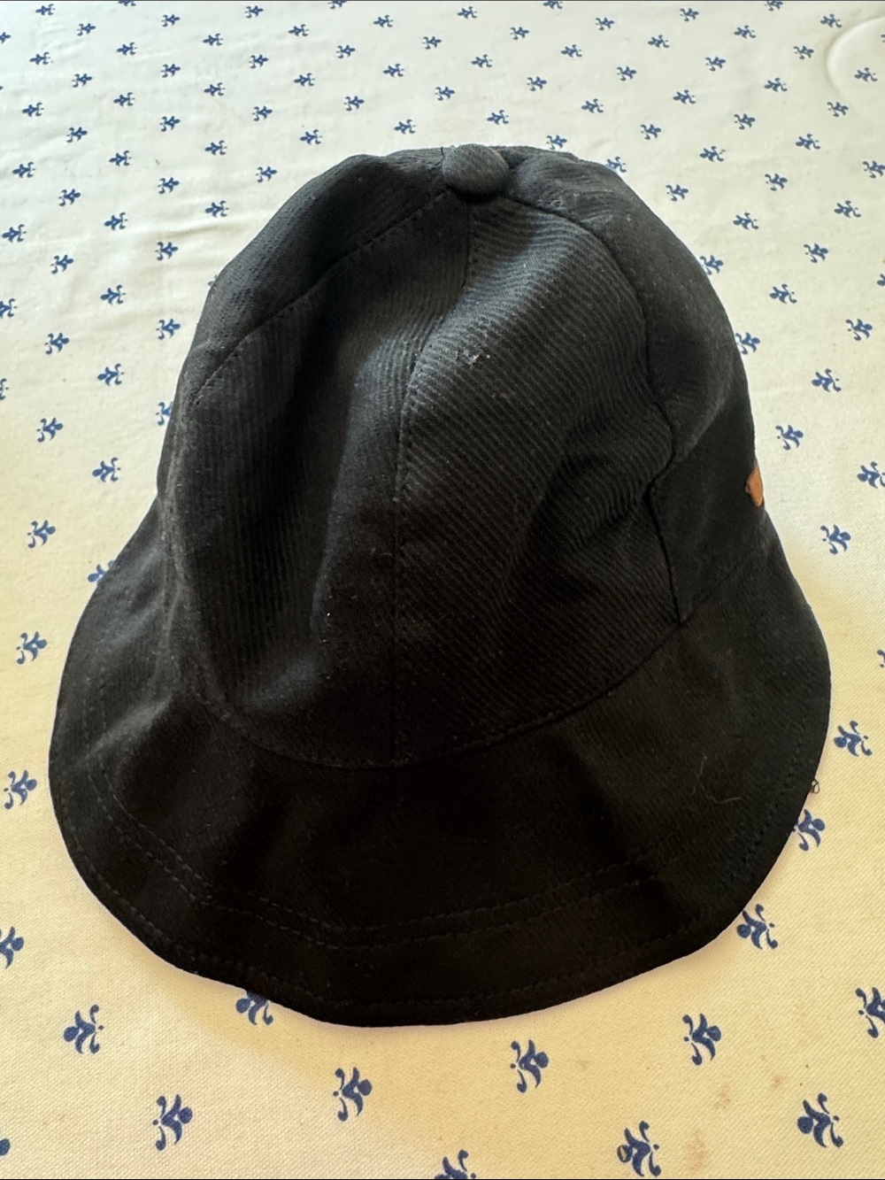 Women's Black Bucket Hat — Minimal Casual Cotton Bucket